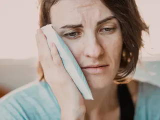 Jak se zbavit přecitlivělosti zubů?