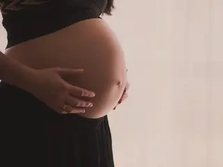 Onemocnění dásní výrazně ovlivňují schopnost žen otěhotnět